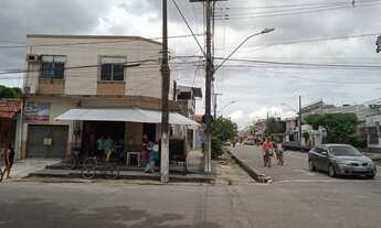 Imagem 5: Casa de esquina em canudos