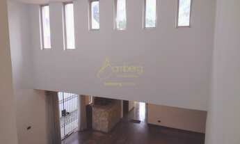 Imagem 4: Linda casa. vista para uma linda praça. Totalmente isolada. Jardim. Churrasqueira e pisci