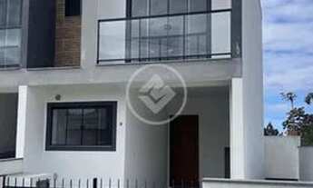 Imagem 2: FA_Lindo sobrado com dois quartos sendo um suite, lavabo, e uma vaga de garagem coberta em