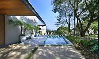 Imagem: Linda casa de esquina, em desejado Condomínio