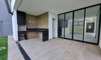 Imagem 4: Casa de condomínio para venda possui 328 metros quadrados com 4 quartos