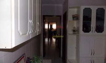 Imagem 5: Sobrado paralelo à Rua das Imbiras, 3 dormitórios, 3 vagas, 200m² útil