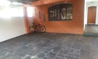 Imagem 4: Sobrado para aluguel possui 200 metros quadrados com 4 quartos