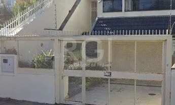 Imagem 2: Casa para Venda - 48m², 4 dormitórios, sendo 3 suites, Menino Deus