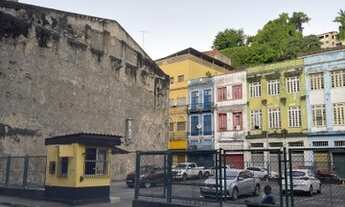 Imagem 3: Predio todo na calçada , ao lado da juceb