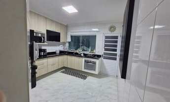 Imagem: Sobrado mobiliado à venda próximo à Estação