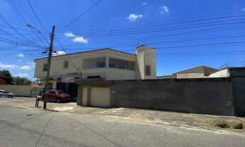 Imagem: Casa com 4 quartos e 4 lojas em ótima localização