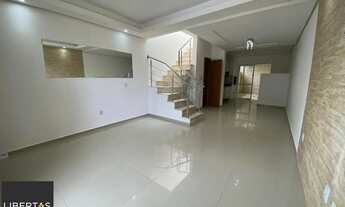 Imagem 2: Sobrado com 2 Suítes, Sacada e Pátio com Teto Retrátil