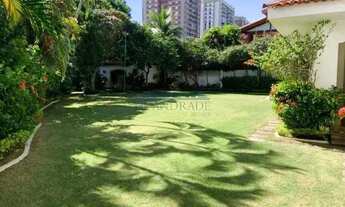 Imagem 2: Casa colonial 4 suítes, terreno de 1384m² com 629m² em condomínio com excelente localizaçã