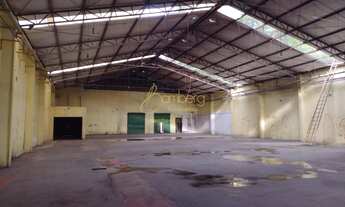 Imagem 3: Amplo galpão em avenida movimentada