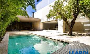 Imagem: CASA ASSOBRADADA - JARDIM PAULISTA - SP