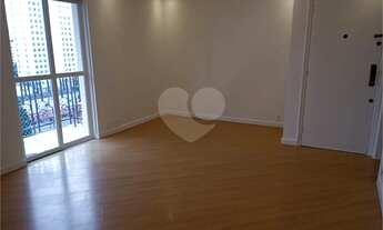 Imagem 2: Apartamento com dois dormitórios, suite e 1 vaga. Prédio com recuo e ótima localização