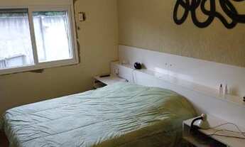 Imagem 7: Casa térrea com 3 dormitórios (suíte), terreno com 420 m². Há uma segunda residencia no qu