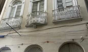 Imagem 2: Predio todo na calçada , ao lado da juceb