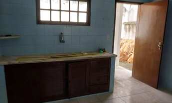 Imagem 4: Casa nos Cavaleiros com 4 quartos sendo 1 suíte para Locação