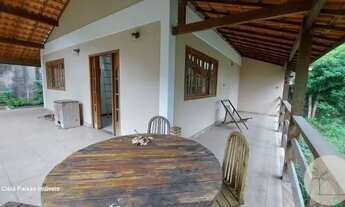 Imagem 2: Casa com 4 quartos e 2 banheiros