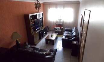 Imagem 2: Sobrado paralelo à Rua das Imbiras, 3 dormitórios, 3 vagas, 200m² útil