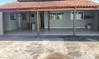 Imagem 2: Casa 2/4 sala e cozinha junto a varanda espaço grande de quintal