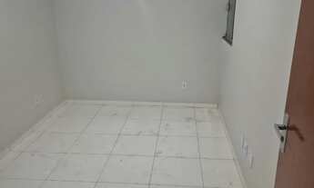 Imagem 3: Alugo excelente apto com Sala, 2 qtos, coz, banh., area com tanque e garagem no dnocs..s