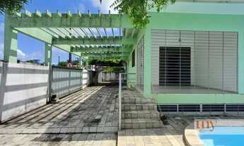 Imagem 2: Casa com 5 quartos e piscina, super bem localizada no bairro dos Estados