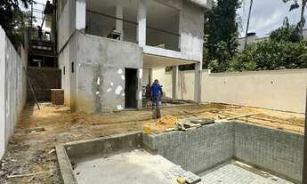 Imagem 2: Casa Triplex no Alphaville 4/ 03 Suítes com Closet/ + Escritorio/ Piscina adulto/infantil