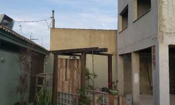 Imagem 3: Casa em obras com piscina