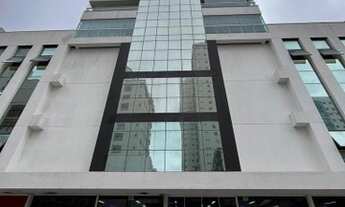 Imagem 2: Meia Praia 4 Suítes ,3 garagens bem localizado