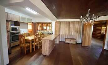 Imagem 3: Sobrado para venda possui 250 metros quadrados com 3 quartos em Vila Chantal - Campos do J