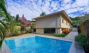 Imagem 3: Localizada em rua fechada com Guarita! 4 suítes! Piscina! 4 Vagas! Real Parque!