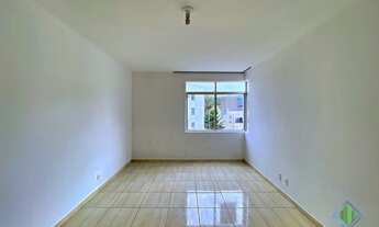 Imagem 2: Apartamento para venda possui 58 metros quadrados com 2 quartos em Carvoeira - Florianópol