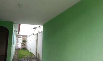 Imagem 2: Ampla casa com 120m², extremamente espaçosa, com 4 quartos sendo 1 suíte, DCE, possui um b