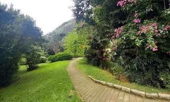 Imagem: Casa linear na Cascata dos Amores 2217m2