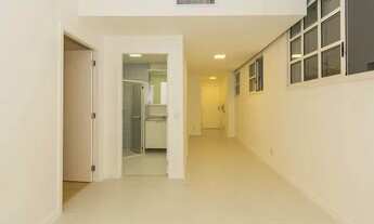 Imagem 2: Fundos! Silencioso! Metros da Praia!