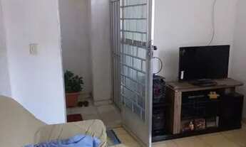 Imagem 3: Vendo casa com um quintal enorme, ótima oportunidade para investir