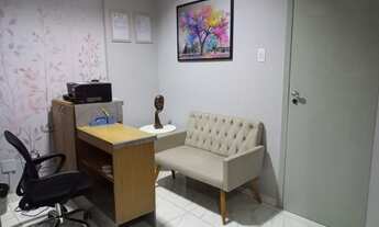 Imagem 2: Sala reformada, com 38 m², subdividida em recepção mais 3 salas, garagem