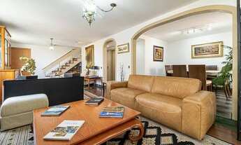 Imagem: Cobertura diferenciada, ao lado da Praça