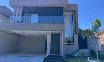 Imagem: Casa com 3 quartos e piscina em condomínio