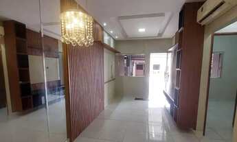 Imagem: LINDA CASA FRENTE RUA!!