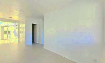 Imagem 3: Casa em condomínio reformada com 2 dormitórios, cozinha ampla, vaga de garagem para 2 carr