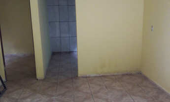 Imagem 2: Casa de 2 quartos frente para de ônibus