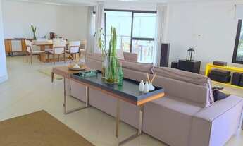 Imagem 3: O apartamento é uma delícia, todinho reformado, muito arejado, claro e repleto de armários