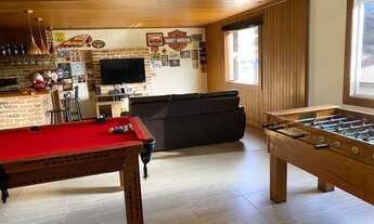 Imagem 2: Casa de condomínio com 310 m2 com 5 quartos, sendo 2 suítes e estrutura de lazer