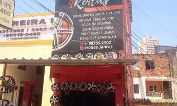 Imagem 1: Vendo esse prédio na Av. Jorge Amado, ao lado da madereira Ipê