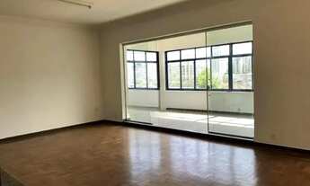 Imagem 4: Sobrado para aluguel possui 366 metros quadrados com 6 quartos