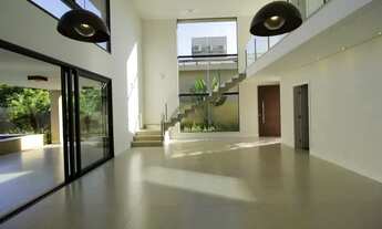 Imagem 6: Casa de condomínio para aluguel possui 362 metros quadrados com 4 quartos