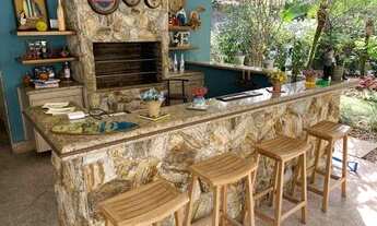 Imagem 2: CONDOMÍNIO MALIBÚ - CASA NOVINHA, COM EXTREMO BOM GOSTO, 6 SUITES, SENDO TERREÁ. VENHA VIS