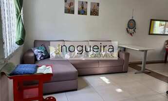 Imagem 2: Sobrado em condomínio fechado com três dormitórios e duas vagas de garagem!