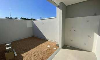 Imagem 4: Sobrado com 2 suítes, na Rua Silvio Luis Barbieri, localização exclusiva e cercado de casa