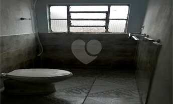 Imagem 5: Casa térrea com comércio conjugado. Terreno conta com 260 metros quadrados. Acasa tem gara