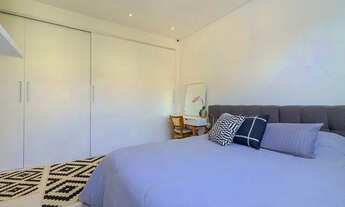 Imagem 6: Casa recém-construída com área de 268m², em centro de terreno, afastada da rua e de imóvei